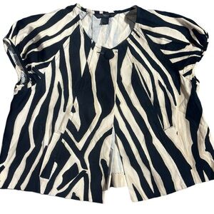 331-Black and white zebra print cardigan a V-neckline and short sleeves,